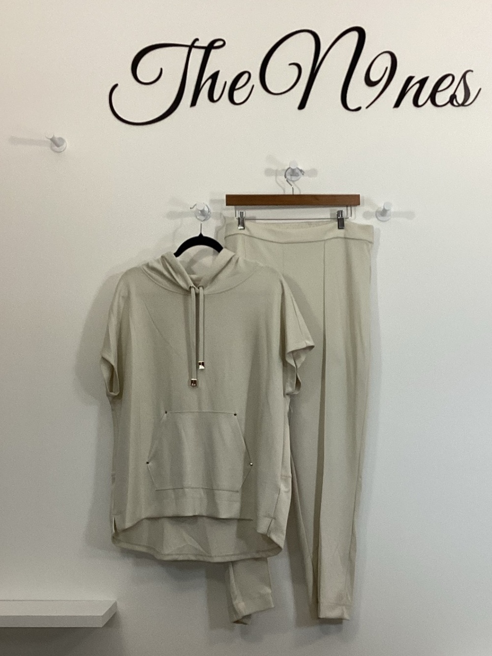 Elie Tahari Cream Leisure Pant Suit NWT